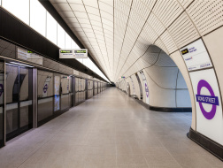 地下光廊：伦敦地铁邦德街站 / John McAslan + Partners