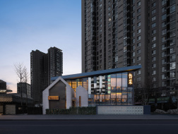 闹市中的“小园”：北京鲁采餐厅 / LDH刘道华建筑设计事务所