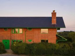 RIBA评2022年英国最佳住宅，对乡村农舍的新奇构想