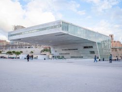 轻与重的交融：地中海区域文化中心 / 博埃里建筑设计事务所