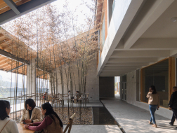 乐山市东林村镇文化中心，在60米屋檐下穿街走巷 / 时地建筑工作室