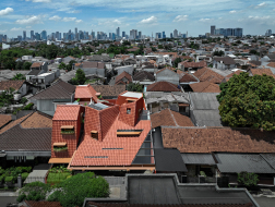印尼传统屋顶的新译：分心之屋 / Ismail Solehudin Architecture