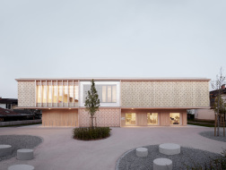 简约又温馨的儿童之家：奥地利Engelbach幼儿园 / Innauer-Matt Architekten