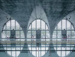 东南大学游泳馆，大跨度连续拱形结构 / 东大设计院周琦工作室