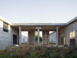 12座建筑合而为一：Luna House / Pezo von Ellrichshausen