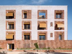西班牙伊维萨岛博萨海滩24套公共住宅 / 08014 arquitectura