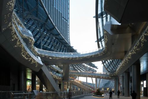 被风吹起裙摆：上海西岸国际人工智能中心及广场 / 日建设计