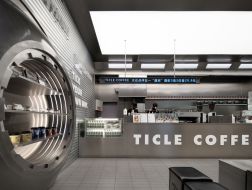 不锈钢与混凝土的交错：Ticle Coffee系列设计 / 大观建筑