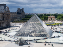 经典再读208 | 卢浮宫扩建：玻璃金字塔革命