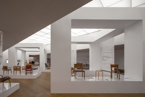 ZUO·座·坐——北欧坐具设计展空间设计 / 任天建筑工作室