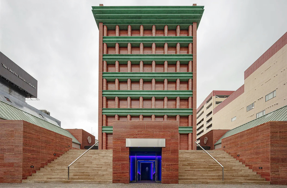 设计酒店106 | 阿尔多·罗西名作 - 福冈皇宫酒店翻新：再造红色宫殿