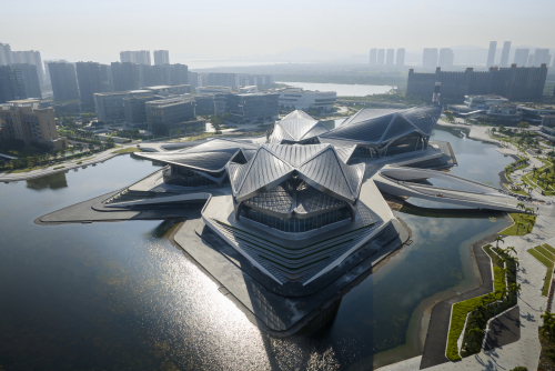 扎哈事务所新作：珠海金湾市民艺术中心，飞翔的姿态
