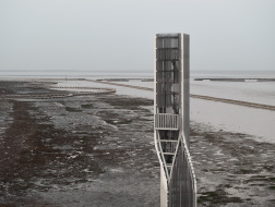 扭转塔和螺旋站 — 上海海上的生态基础设施 / 合尘建筑