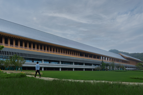 汤桦建筑设计新作：宁波国际会议中心，稻田与廊桥