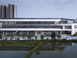 佛山BMW宝马“绿星灯塔” / 朱海博建筑设计事务所