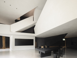 失衡的建构：ANBONG HOME 材料美学馆 | 艾克建筑