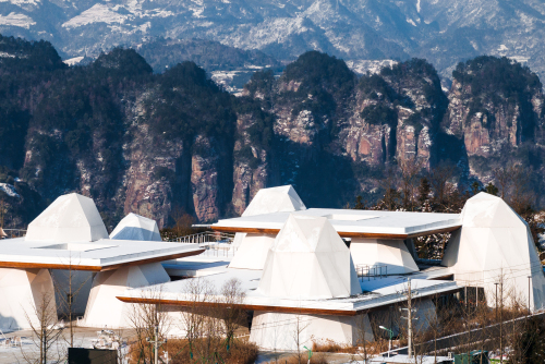 相遇在山间：下岩贝景区云峰十二重 / 朱培栋-line+建筑事务所