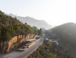 巫山县建平乡青台市集：修复与赋能 / 三文建筑