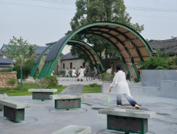 “两个半”广场：松阳古市镇下街茶广场 / 衍述设计