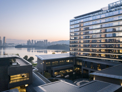 梅溪湖·韦尔斯利酒店 / 之行建筑+联合创艺湖南设计院