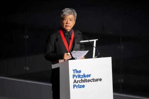刘家琨：建筑最动人之处，是大象般的笨拙与敏感｜2025普奖得主获奖辞