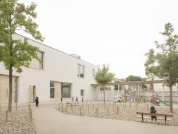 “内向”的建筑：Lully Vauban学校扩建 / Atelier Serge Joly Architectes