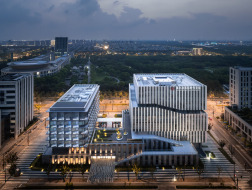 华东师大滴水湖国际软件学院 / EID Arch姜平工作室+华东院