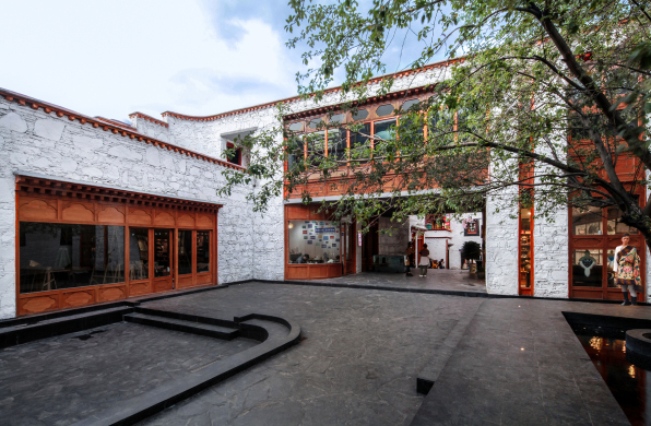 拉萨八廓街加卡夏古院更新 / hyperSity architects殊至建筑
