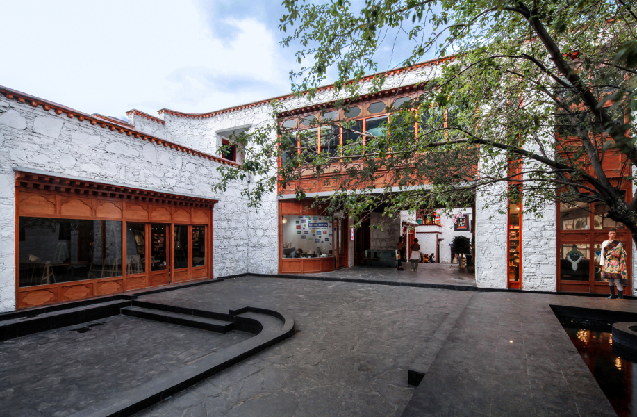 拉萨八廓街加卡夏古院更新 / hyperSity architects殊至建筑