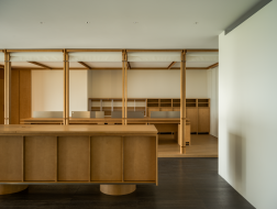 木艺办公与融合展示：品初家居设计工作室 / 喜叻空间研究