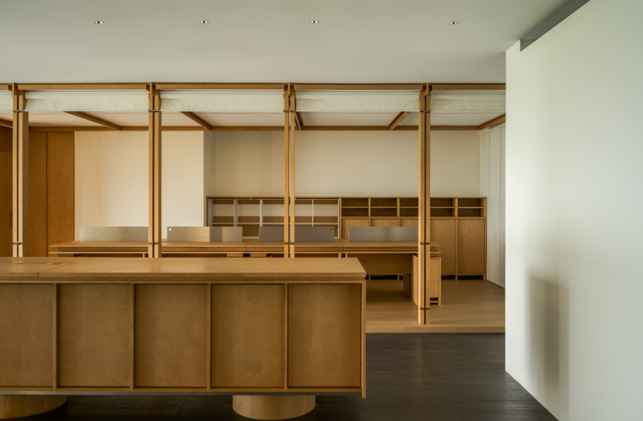 木艺办公与融合展示：品初家居设计工作室 / 喜叻空间研究