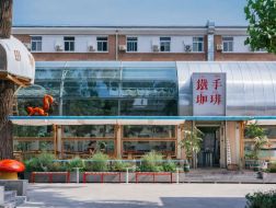 铁手咖啡友谊商店花园店，北京CBD中造“大棚” / 申江海建筑事务所